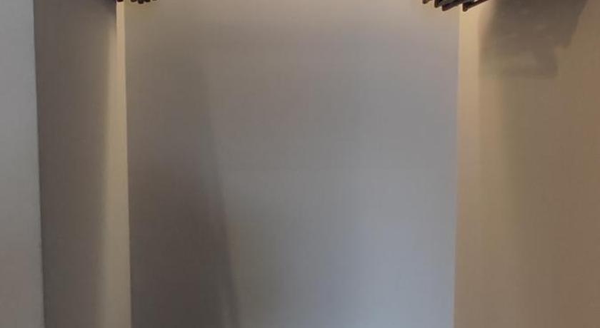 Фото: Двухместный номер с 1 кроватью и собственной ванной комнатой (Double room with private bathroom) 8