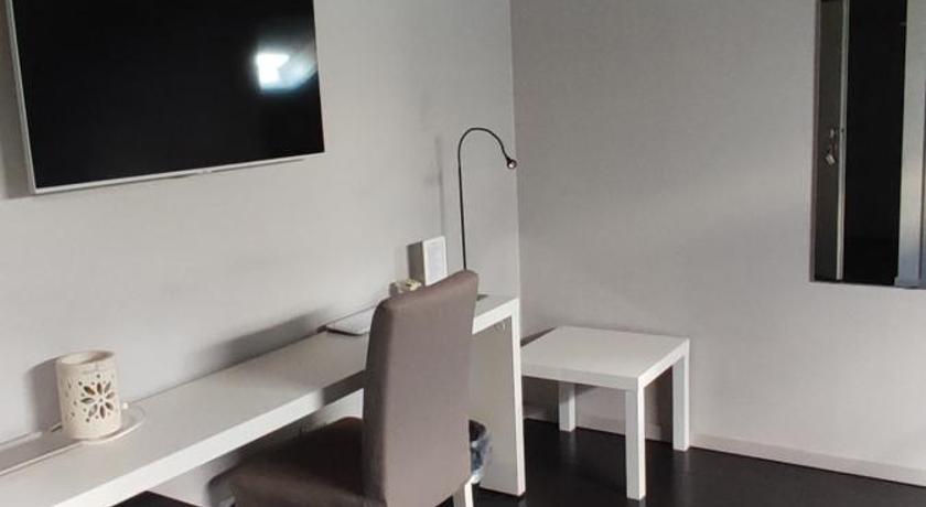 Фото: Двухместный номер с 1 кроватью и собственной ванной комнатой (Double room with private bathroom) 8