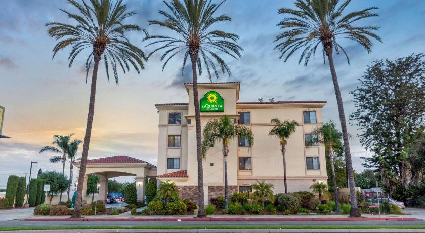La Quinta Inn & Suites by Wyndham NE Long Beach/Cypress photo