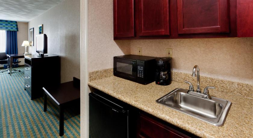 Holiday Inn Express & Suites Smithfield - Providence