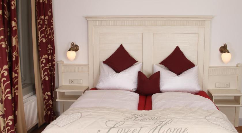 Hotel Villa Victoria photo