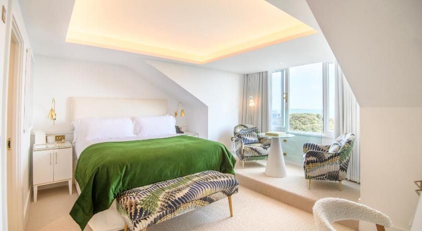 Image of Deluxe Double or Twin Room with Sea View 0