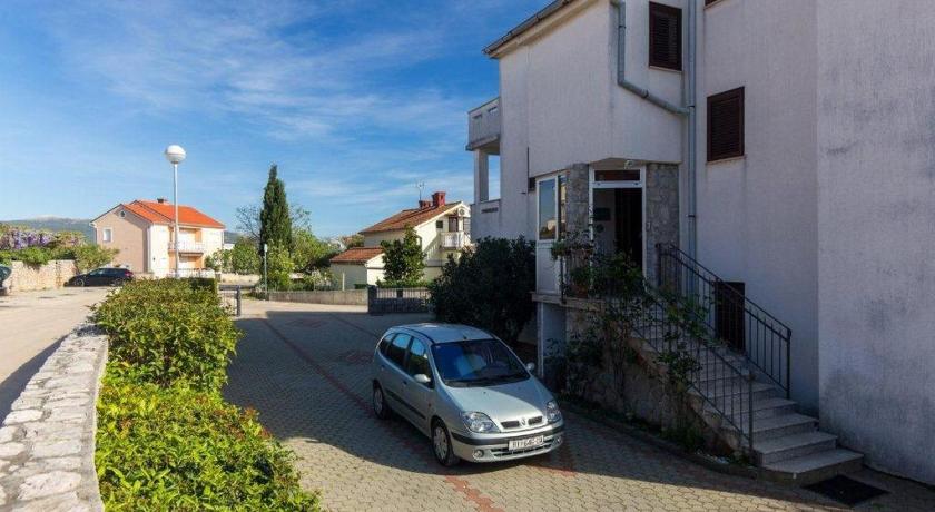 Apartments and rooms with parking space Krk - 5294 photo
