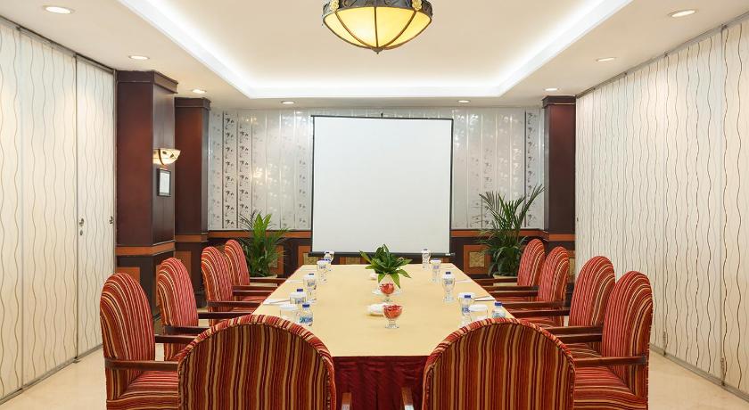 タラカン Swiss-Belhotel Tarakan 4つ星 ホテル レストラン