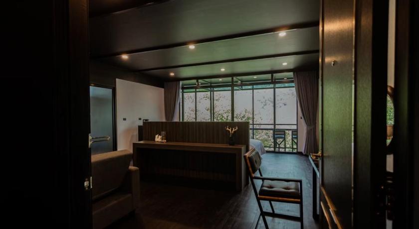 Image of Grand Deluxe Room 9
