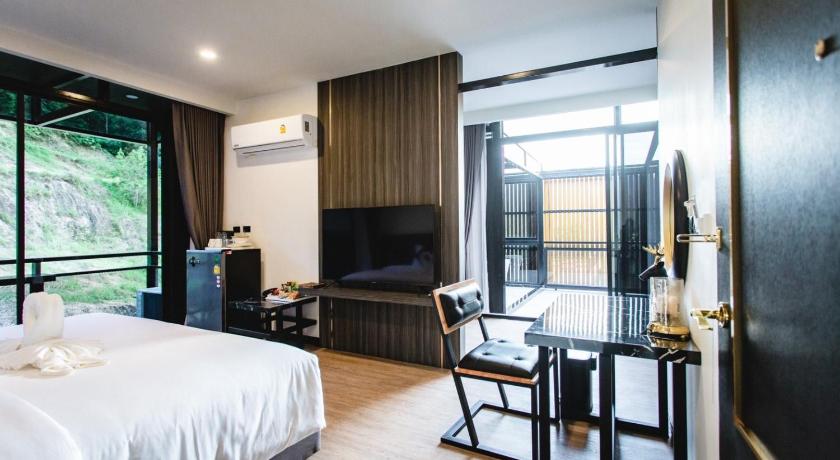 Image of Suite with Hot Tub 1