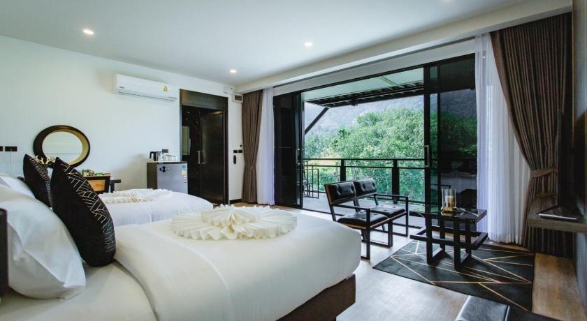 Image of Standard Twin Room with Mountain View 0