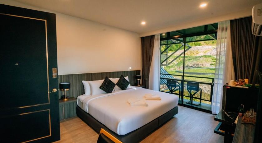 Image of Suite with Hot Tub 0