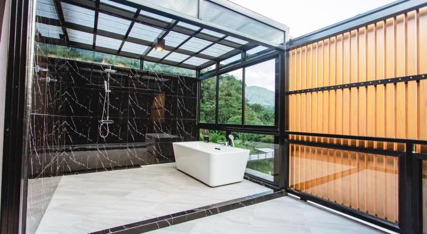 Image of Suite with Hot Tub 7