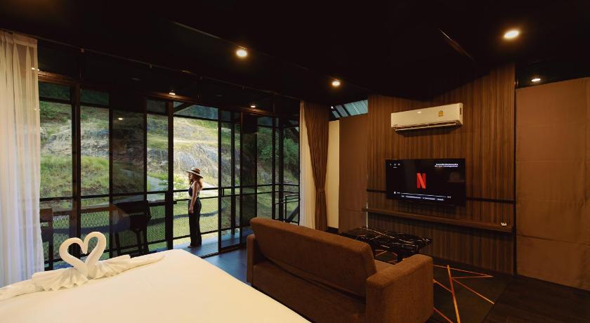Image of 2-Bedroom Room with King Bed and Queen Bed 6