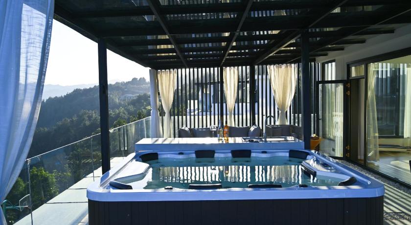 XMAN Sunrise Peaks Resort - image 11