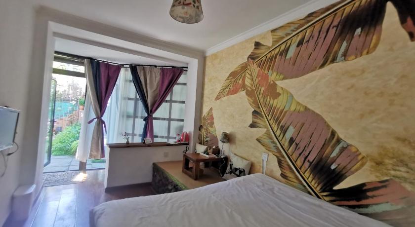 Image of Queen Room with Garden View 3