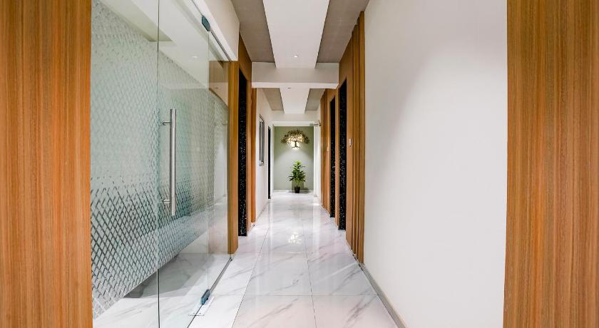 OYO Townhouse 1108 Arc Palace photo