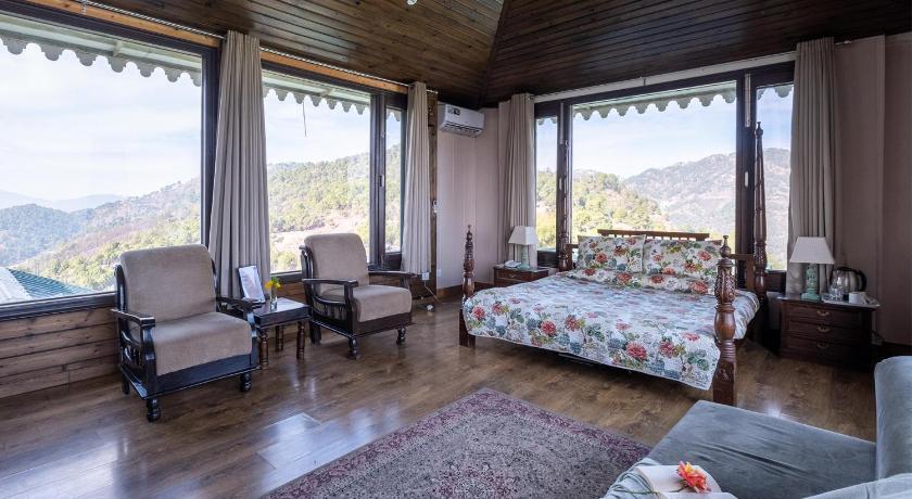 Villa Mountain Crest Kasauli with Treehouse & Sundeck photo