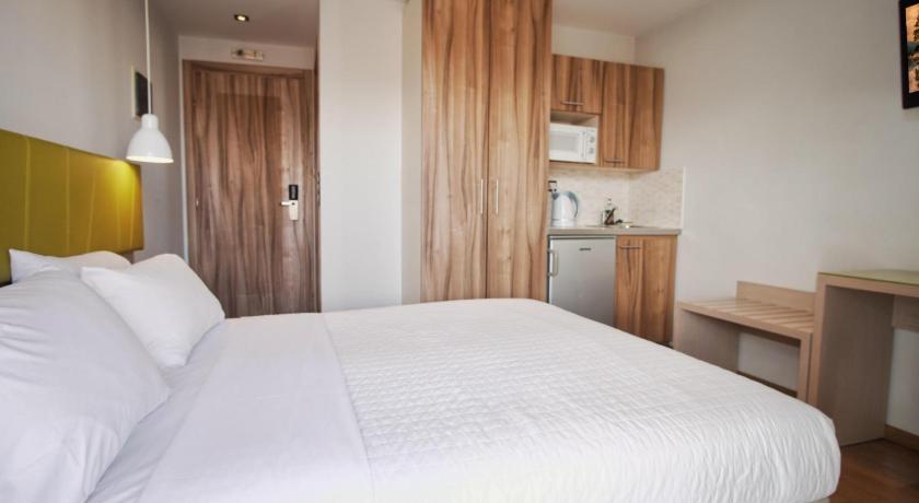 Elements Rooms &amp; Apartments — Hotel in Athens