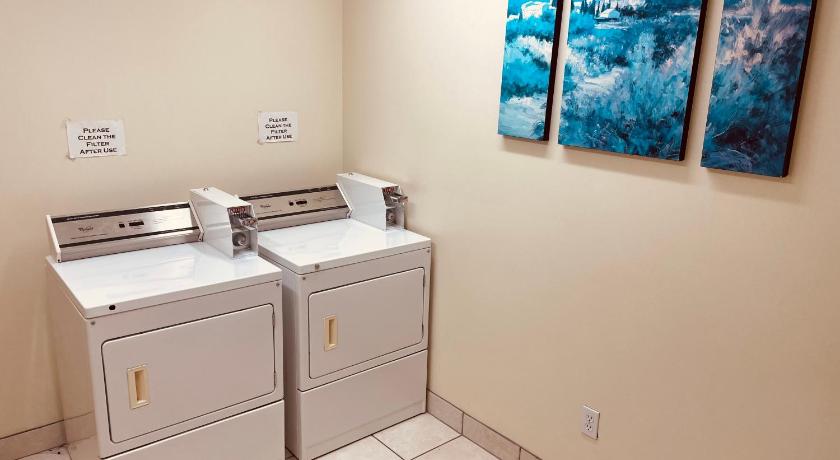 Aurora Park Inn & Suites photo