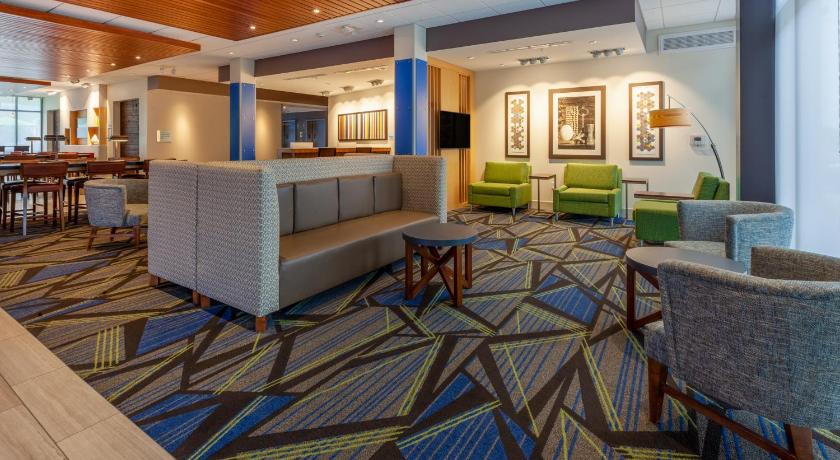 Holiday Inn Express and Suites Brunswick photo