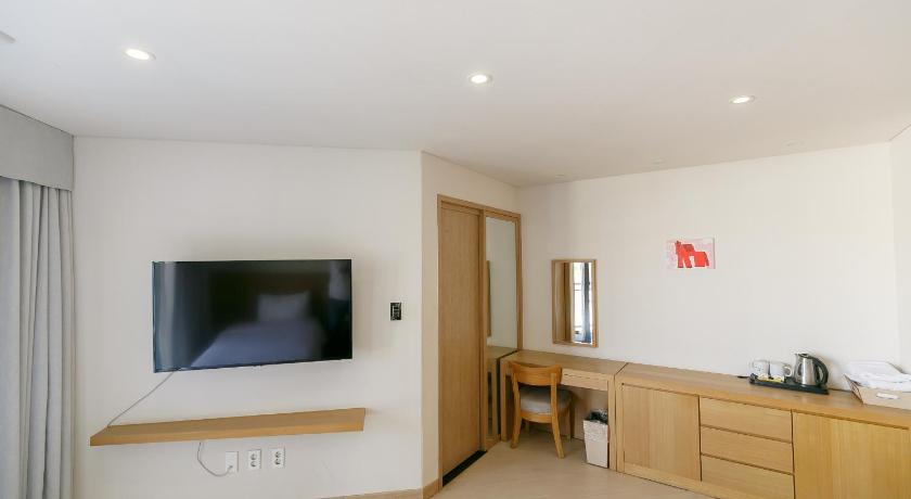 Image of Standard Double with 2 Double Beds 16