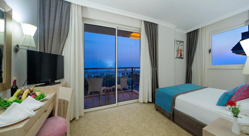 Crystal Family Resort & Spa - image 9