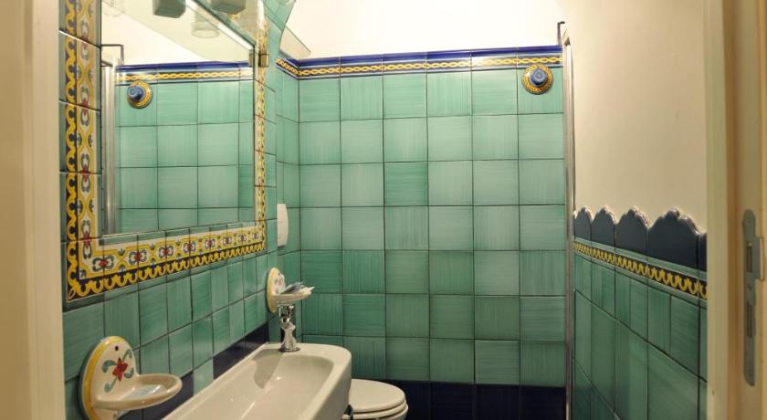 Image of Deluxe Double Room 8