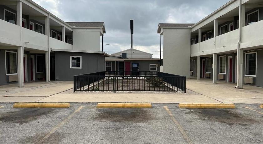Travel Inn San Antonio Lackland Sea World photo