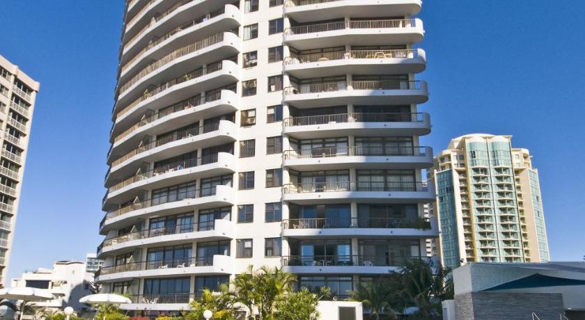 Surfers International Apartments Resort photo
