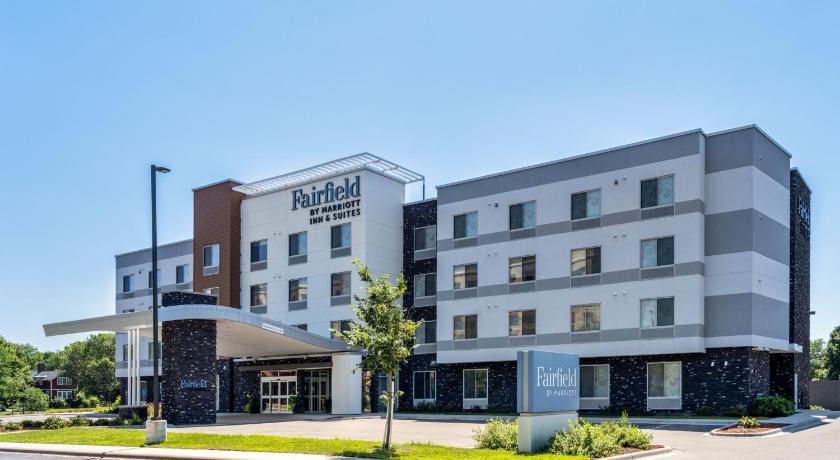 Fairfield Inn &amp; Suites by Marriott Minneapolis North — Hotel in Minneapolis (MN)