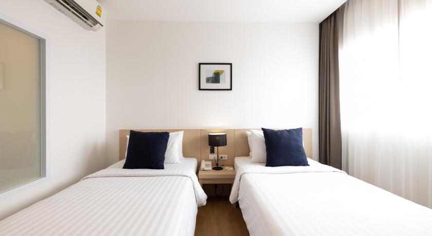 Image of Superior King Bed 4