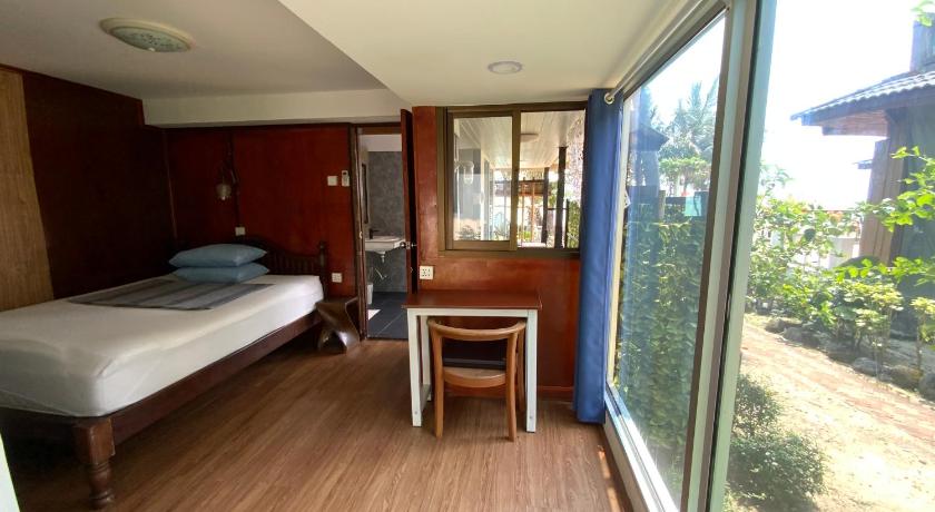 Sunrise Bungalow - image 13
