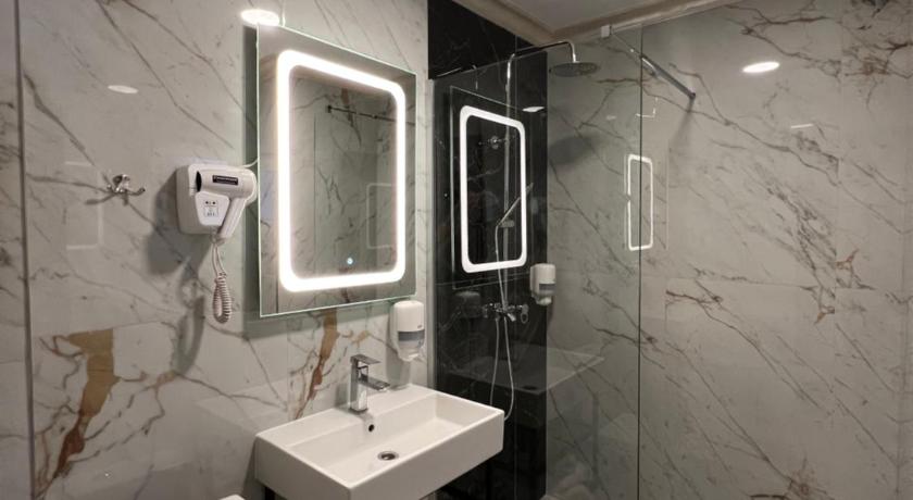 Hotel EKA photo