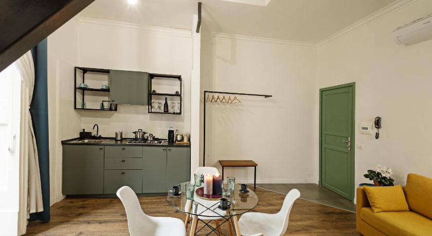 Image of Superior King Room 11
