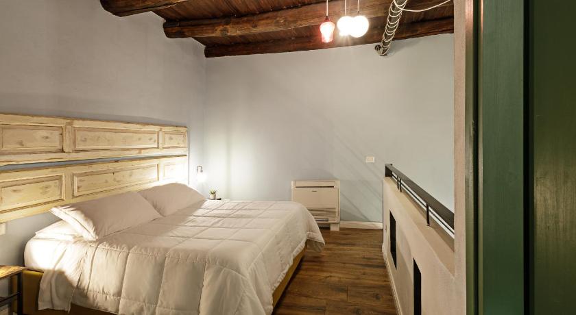 Image of Superior King Room 15