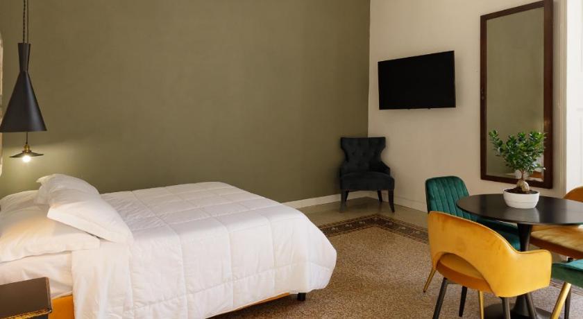 Image of Junior Suite with Balcony 11