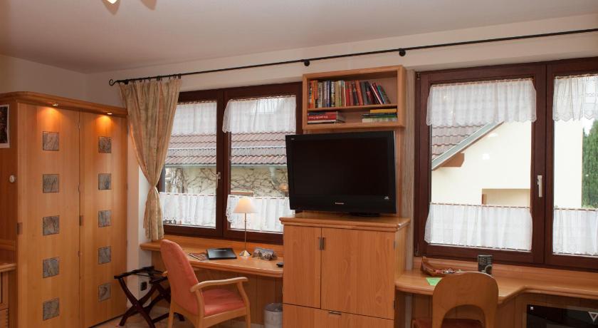 Image of Superior King Room 9
