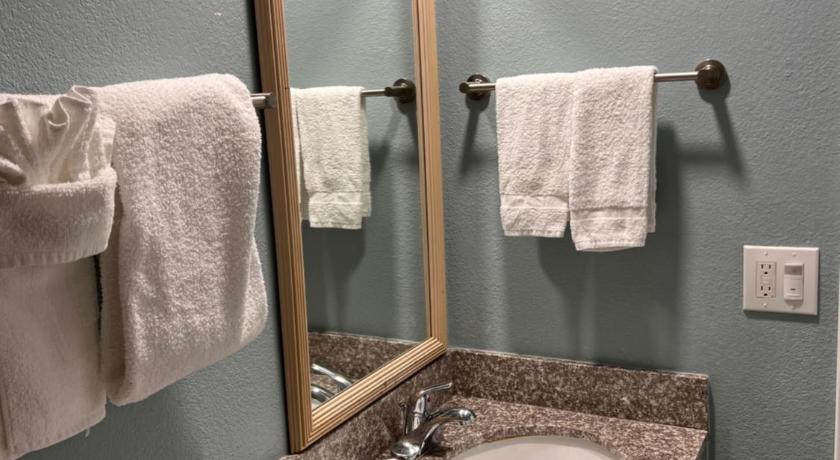 Surf City Inn & Suites photo