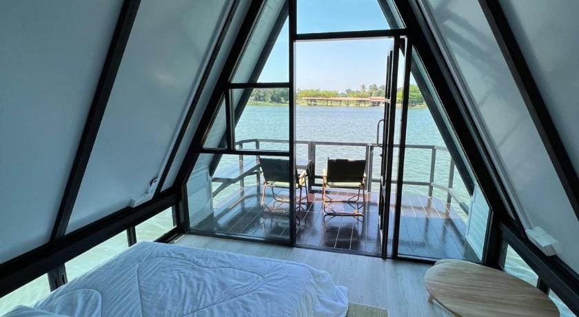 Image of Lake View Queen Room 2