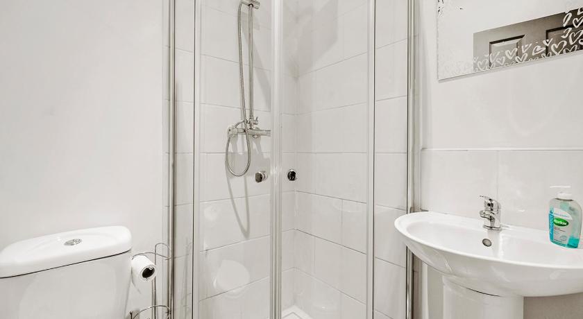 Image of Four-Bedroom House 20