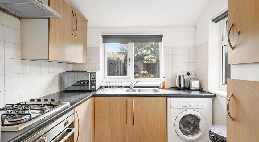 Image of Four-Bedroom House 6