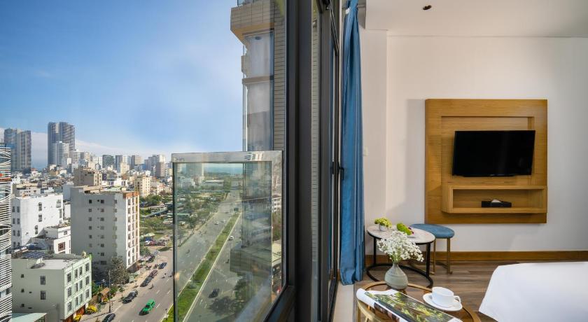 Image of Premier Deluxe Twin Room Balcony 8