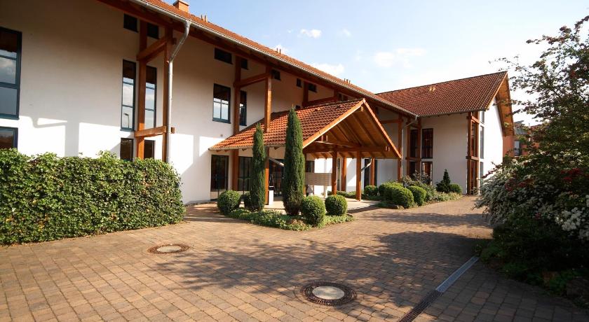 Superior-Apartement, sep. building 300m from the main building (Superior-Apartement, sep. building 984 ft from the main building) attēls 13