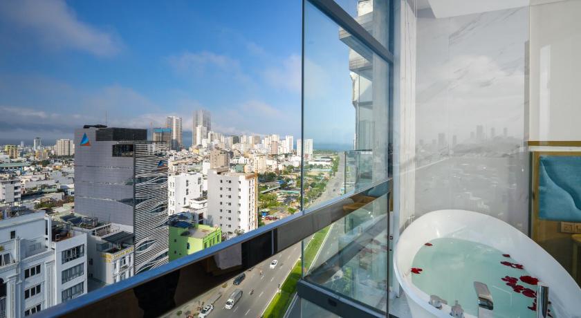 Image of Executive Suite with Balcony 1