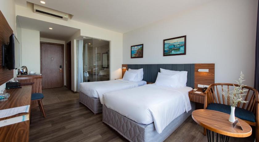 Image of Superior Ocean View 8
