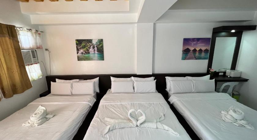 Image of Deluxe Family Suite 1