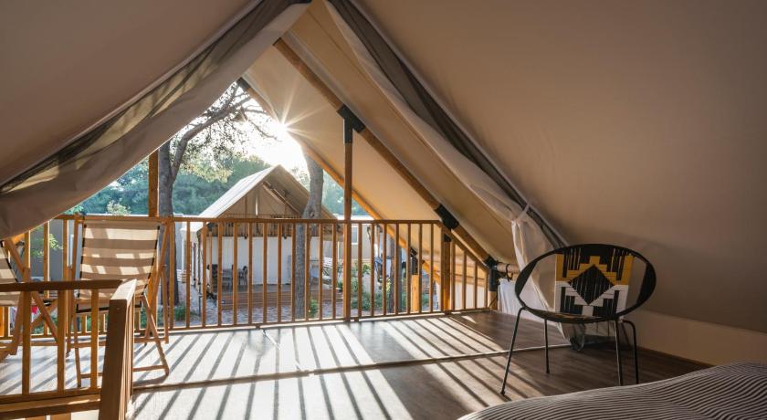 Image of Premium Tent 1