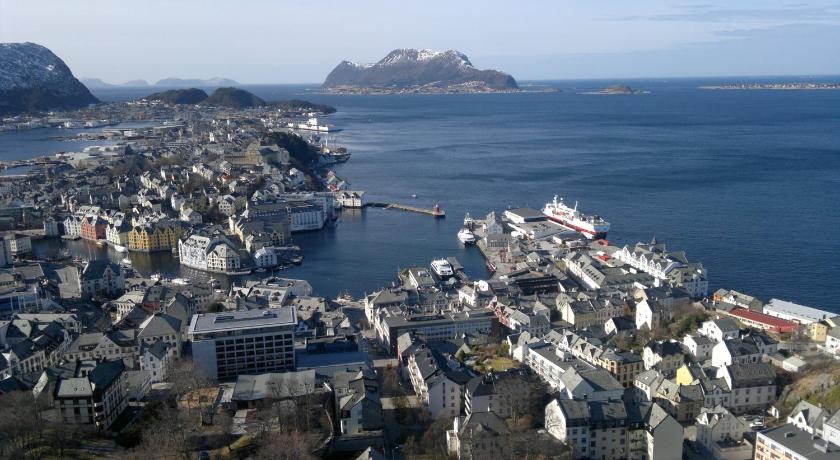 Norhostel Apartment — Hotel in Alesund