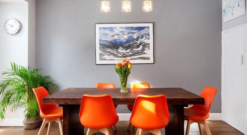 Veeve - Bright by Wimbledon Park photo