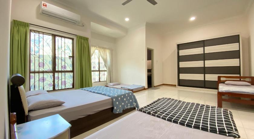 Taman Saikat IPOH comfortable HomeStay 12 Pax photo