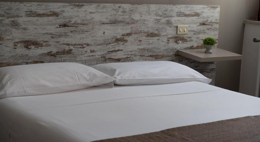 Hotel Mom Assisi photo