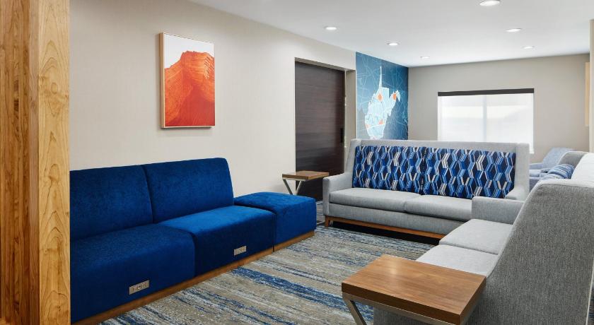 Holiday Inn Express and Suites Wheeling photo