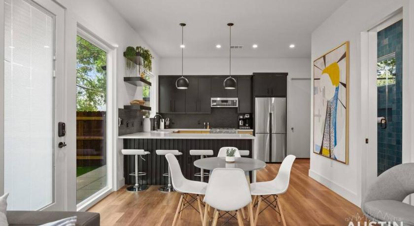 오스틴 (TX) Super Stunning Back House w Terrace in East Chavez 4성급 숙소 외관